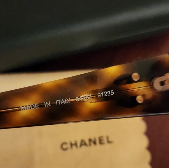 CHANEL Vintage Tortoise Shell Gold CC Sunglasses 04151 - Picture 4 of 7